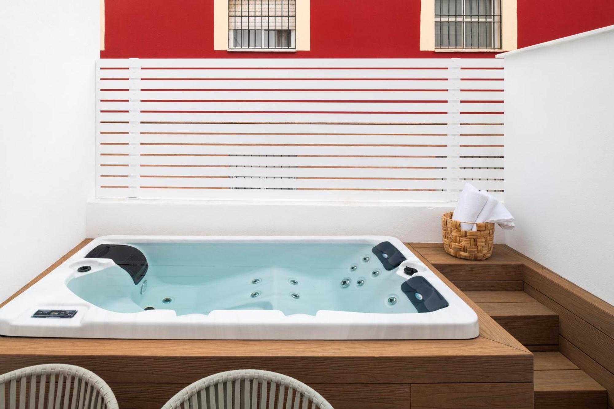 Magno Apartments Santa Clara - Private Terraces With Jacuzzi 塞维利亚 外观 照片
