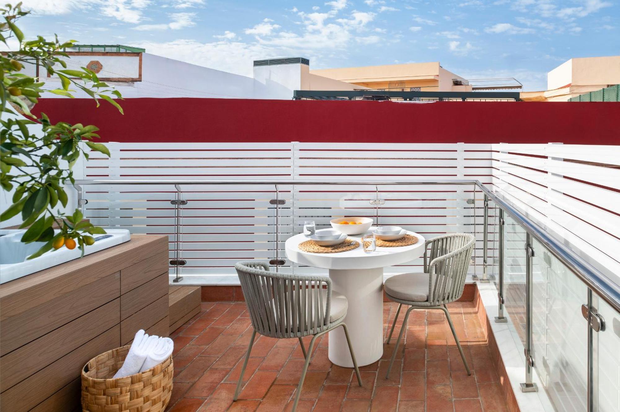 Magno Apartments Santa Clara - Private Terraces With Jacuzzi 塞维利亚 外观 照片
